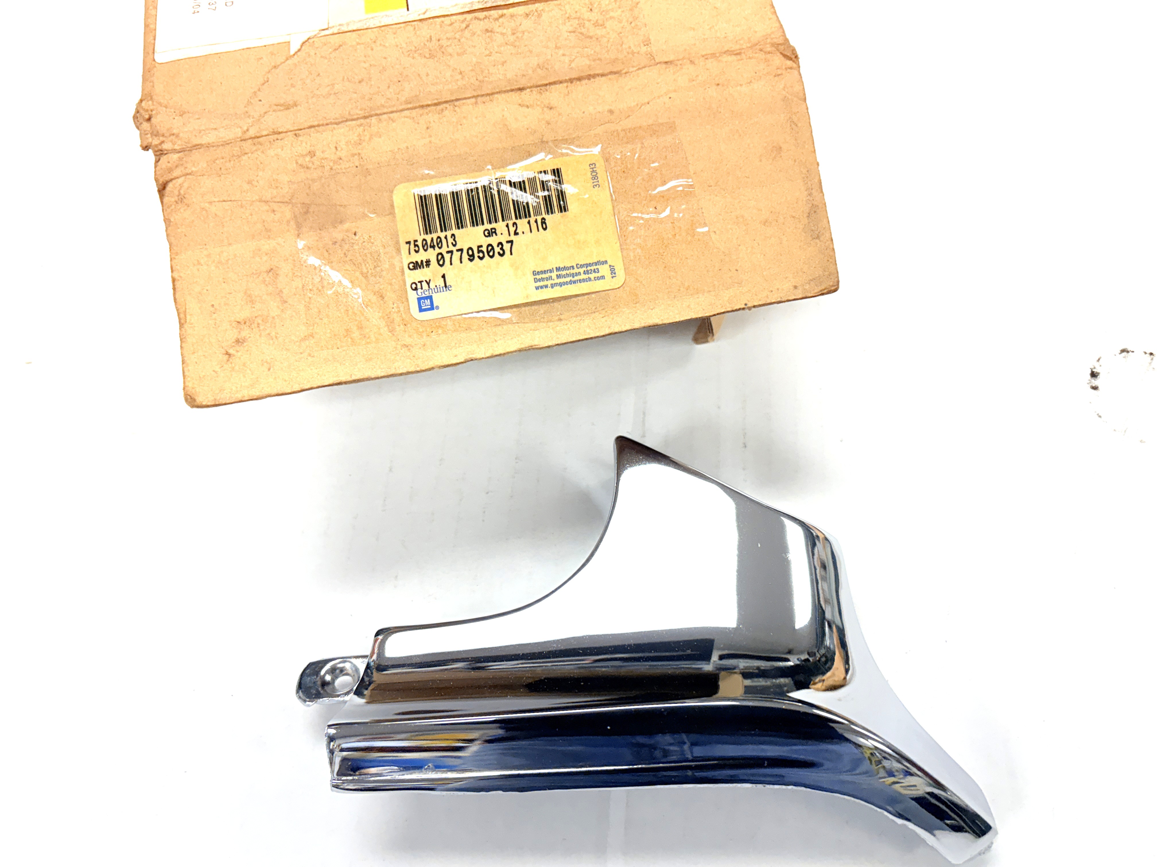 1968-72 El Camino NOS GM Bed Corner Molding