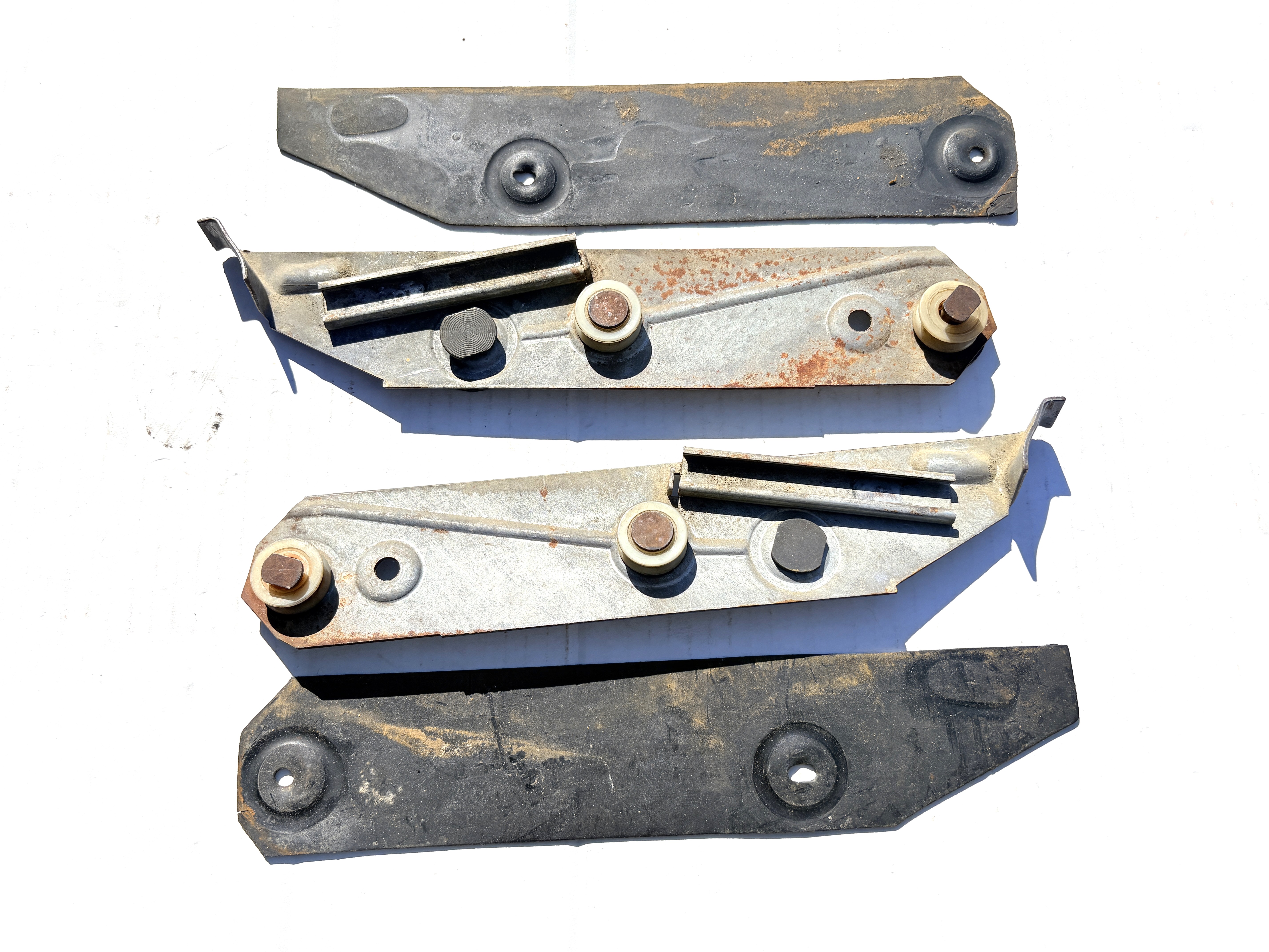 1968-72 CHEVELLE QUARTER GLASS ROLLER PLATES